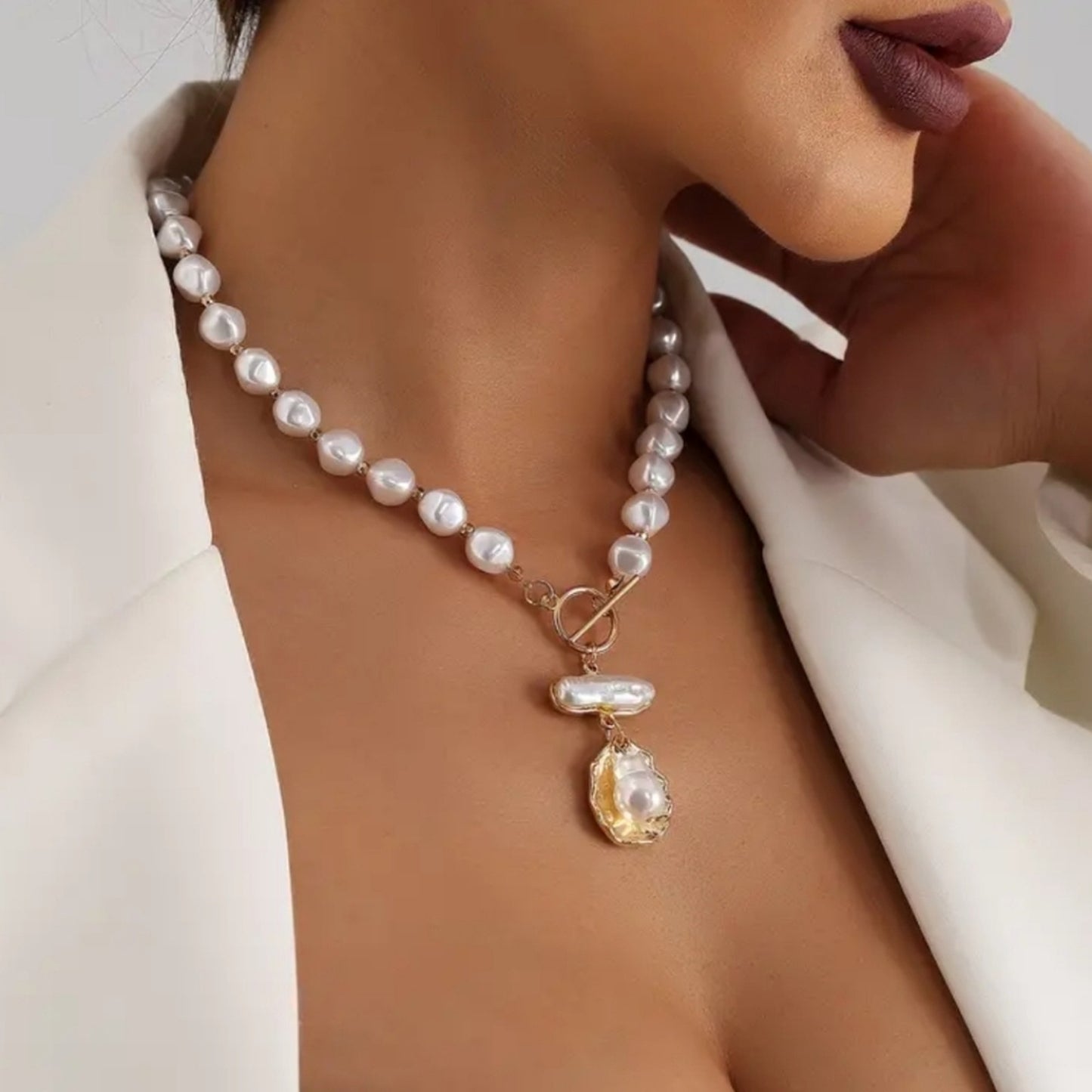 Rhombus Shaped Imitation Pearl Pendant Necklace