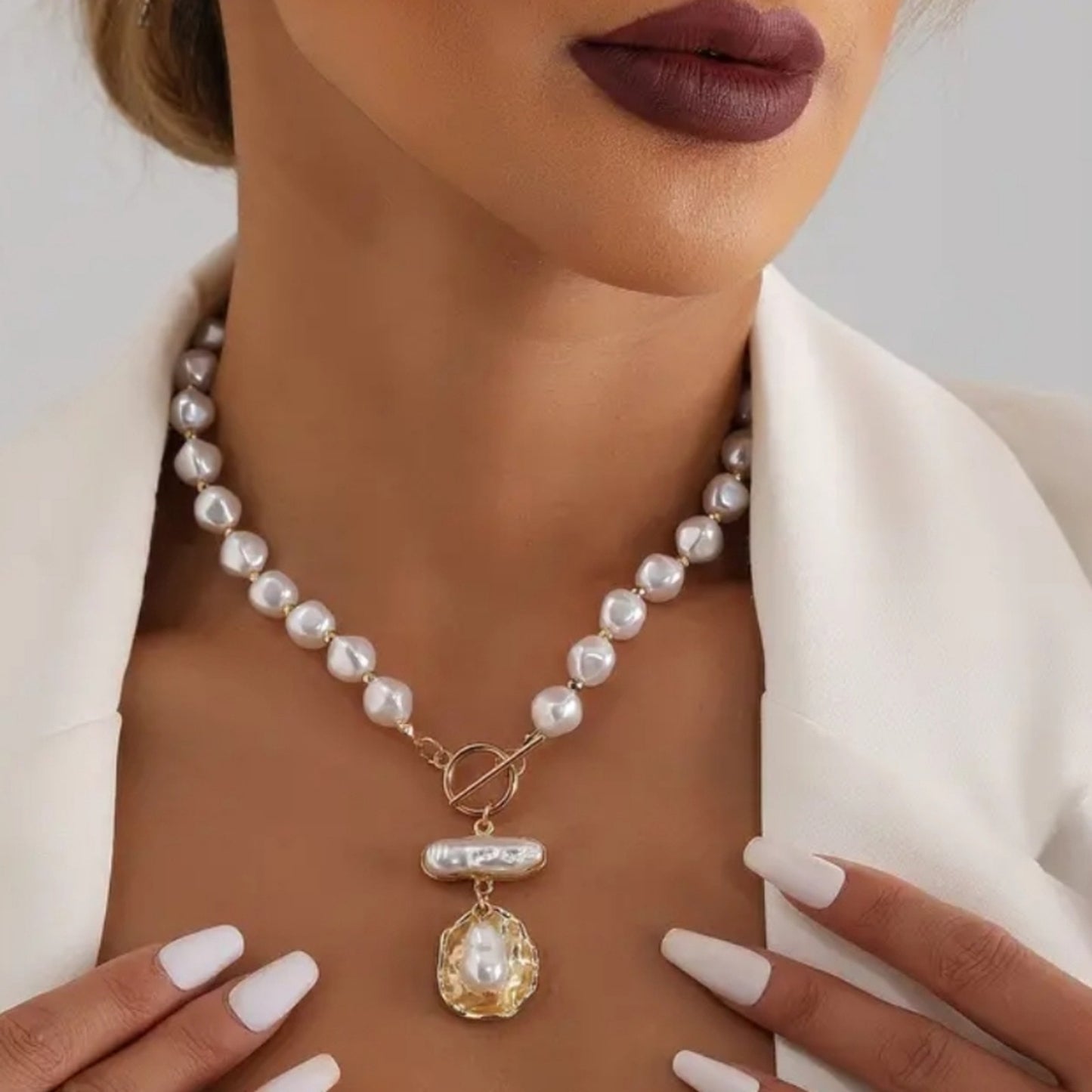 Rhombus Shaped Imitation Pearl Pendant Necklace