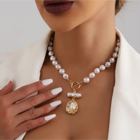 Rhombus Shaped Imitation Pearl Pendant Necklace